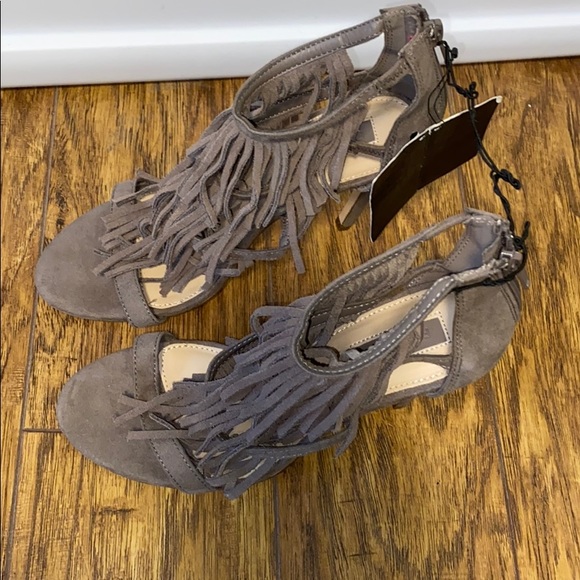 F21 Taupe Fringe heels- NWT - Picture 4 of 5